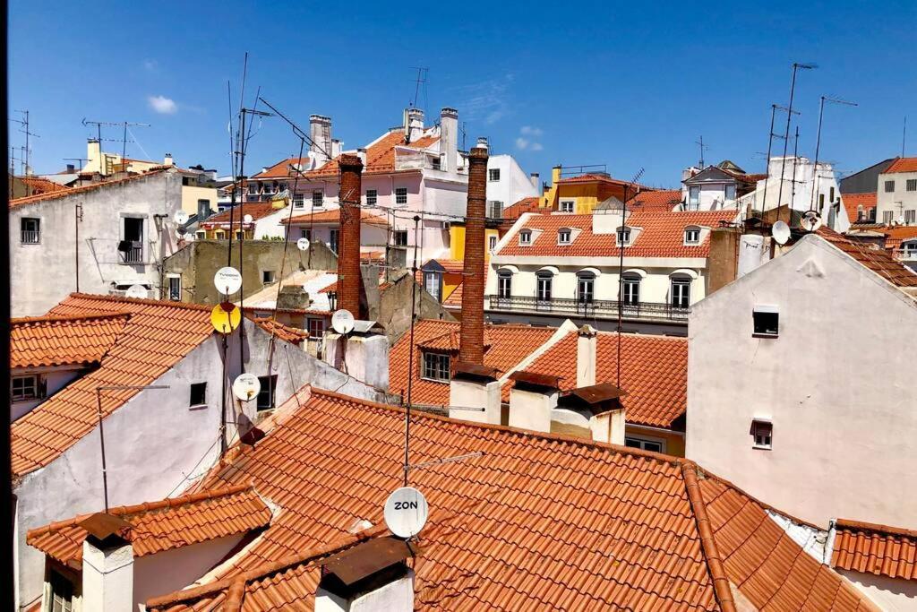 32 2 - Heart Of Lisbon Private Apartment, Bairro Alto Buitenkant foto