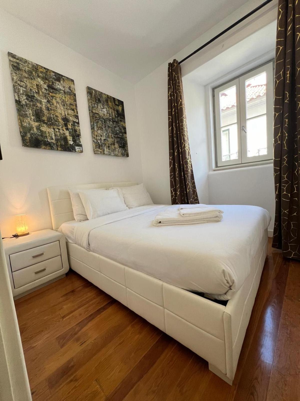 32 2 - Heart Of Lisbon Private Apartment, Bairro Alto Buitenkant foto