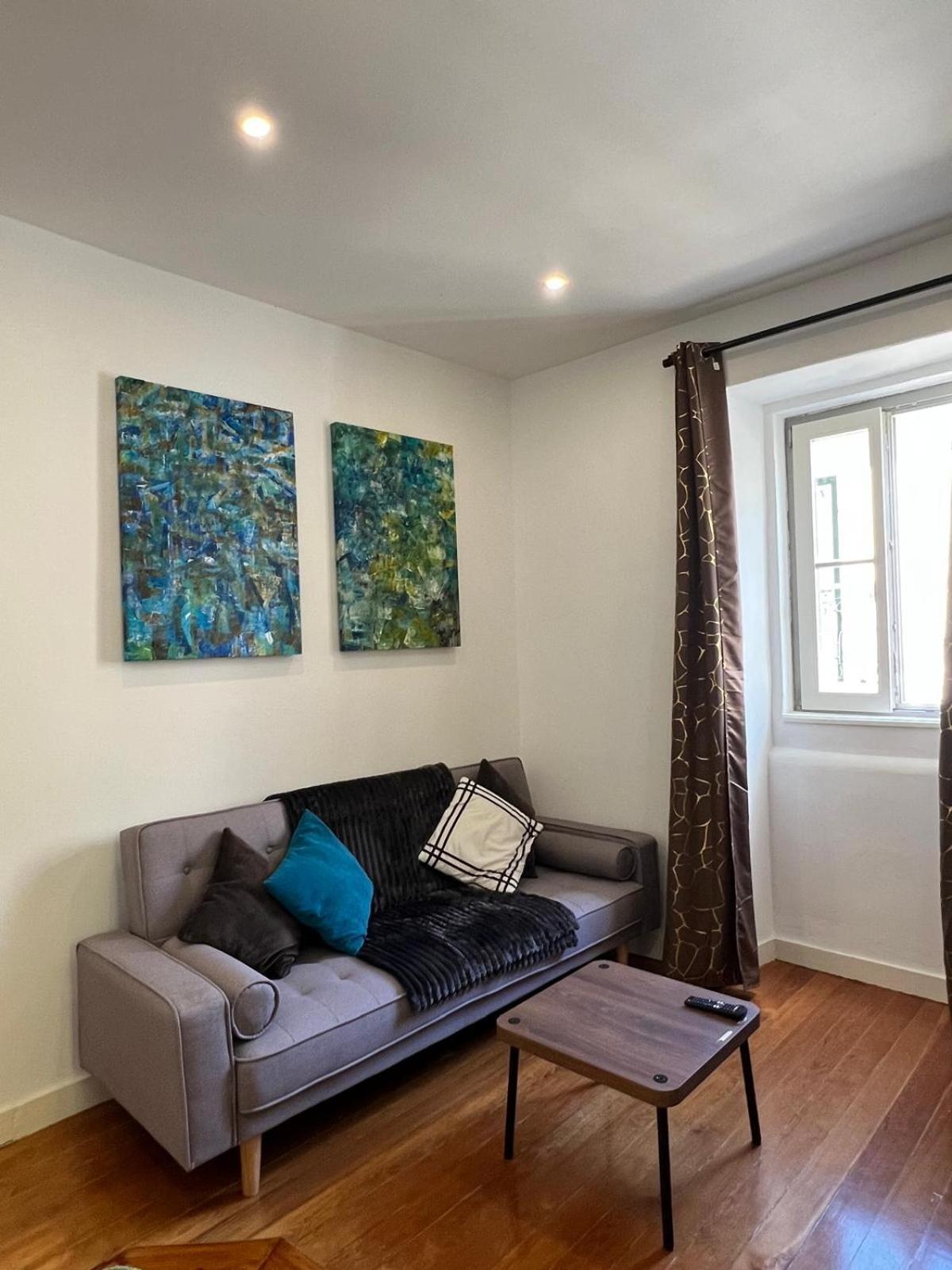 32 2 - Heart Of Lisbon Private Apartment, Bairro Alto Buitenkant foto