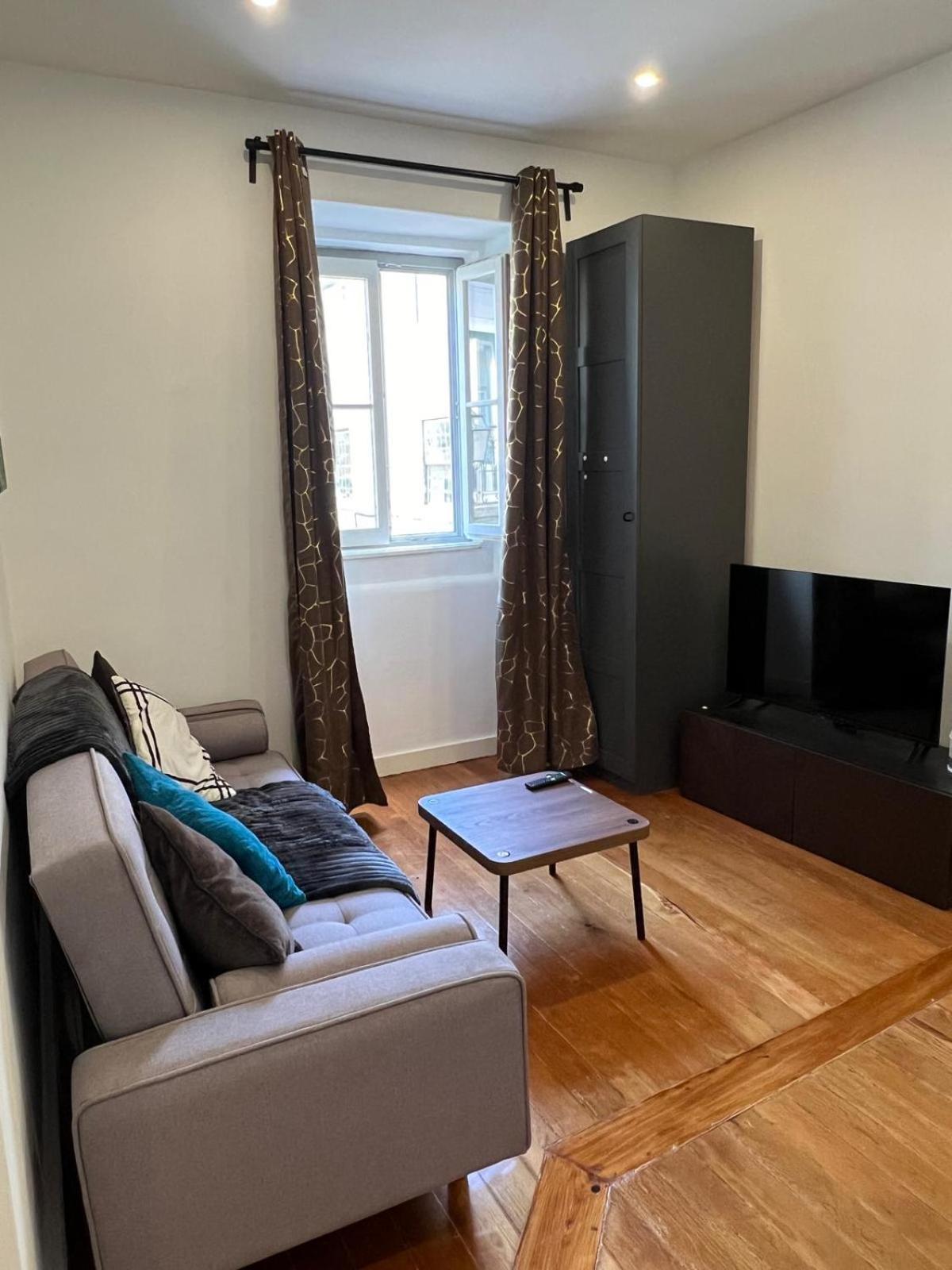 32 2 - Heart Of Lisbon Private Apartment, Bairro Alto Buitenkant foto